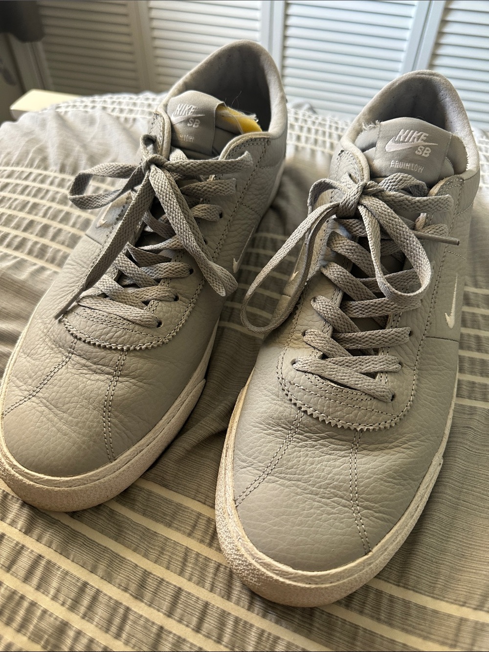 Nike Men’s Gray Leather SB Bruin Low-Top Sneakers
